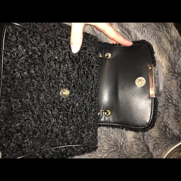Textured black handbag - Picture 4 of 4